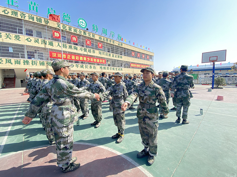 青少年叛逆军事化管理学校