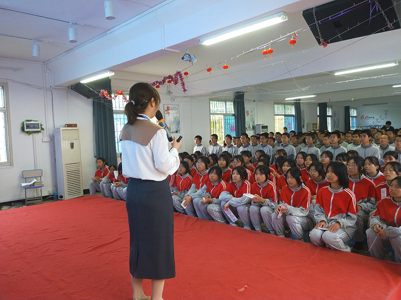 武汉叛逆小孩子军事特训营