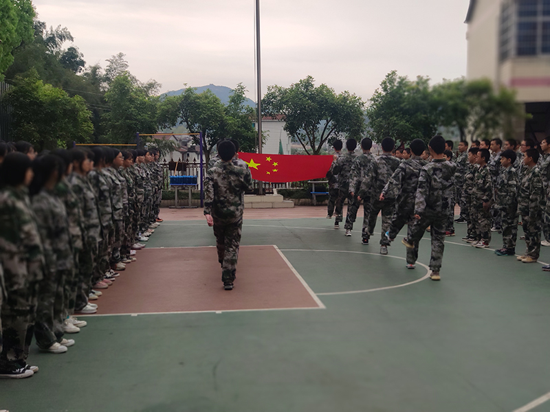 教育叛逆孩子全封闭学校