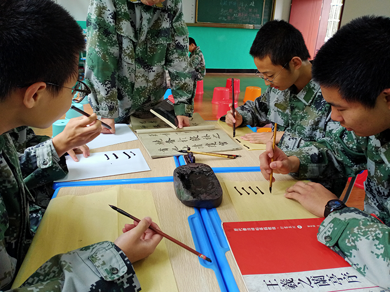 孩子厌学教育管教学校
