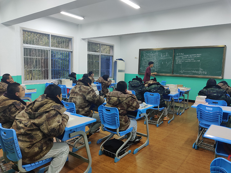 管教不听话孩子的学校