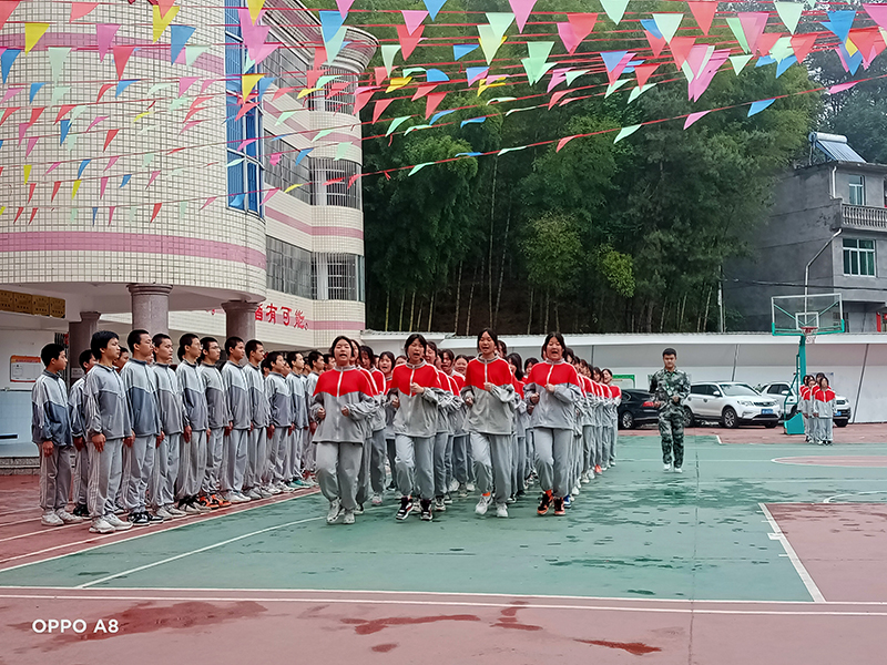 恩施叛逆小孩子军事特训营